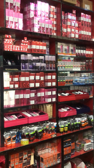 石嘴山雅詩蘭黛化妝品 品質(zhì)之選，信譽(yù)保障之典范